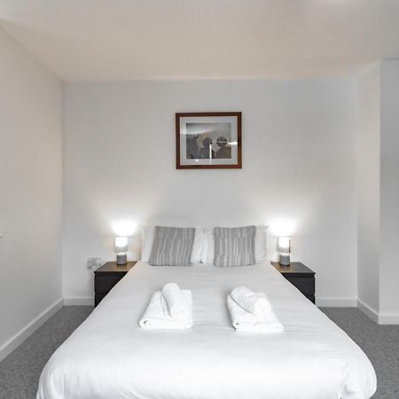 Spacious & Pet-Friendly 1Br Apt In Heywood Appartement Buitenkant foto